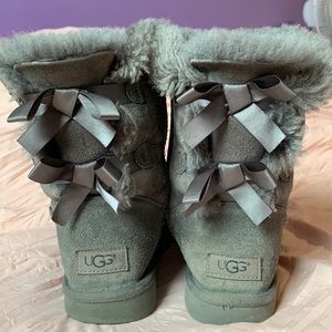 UGG grey bailey bow boot, size 8